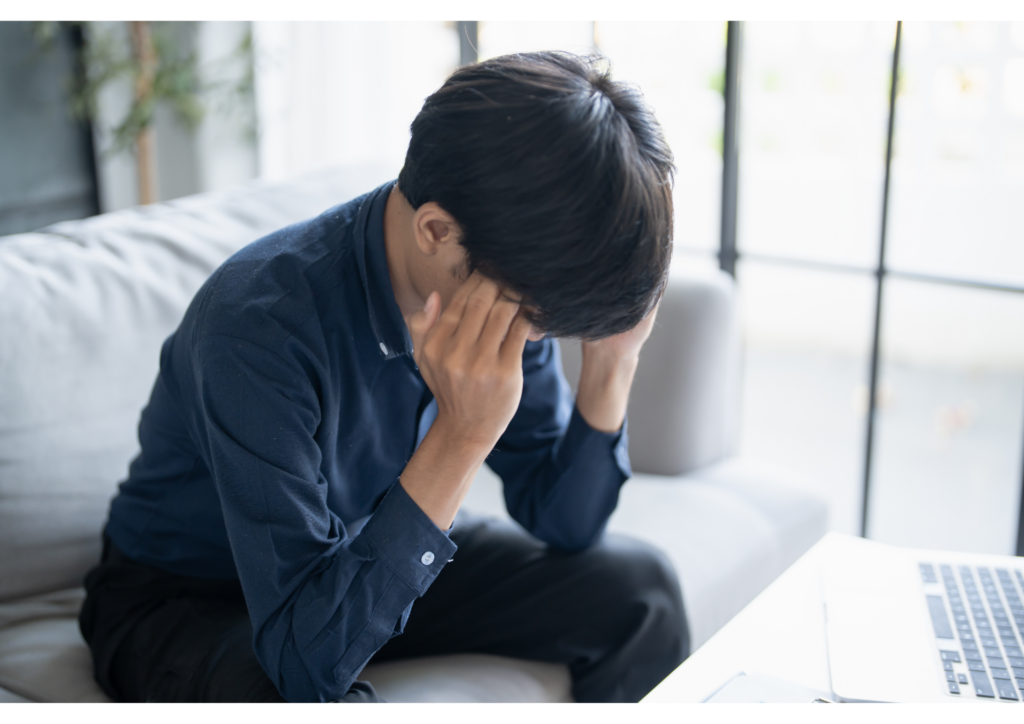 運動が続かなくて悩んでいる男性
